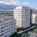 Apartment New Modern Home-free Parking-ac-projector-nespresso-view-balcony